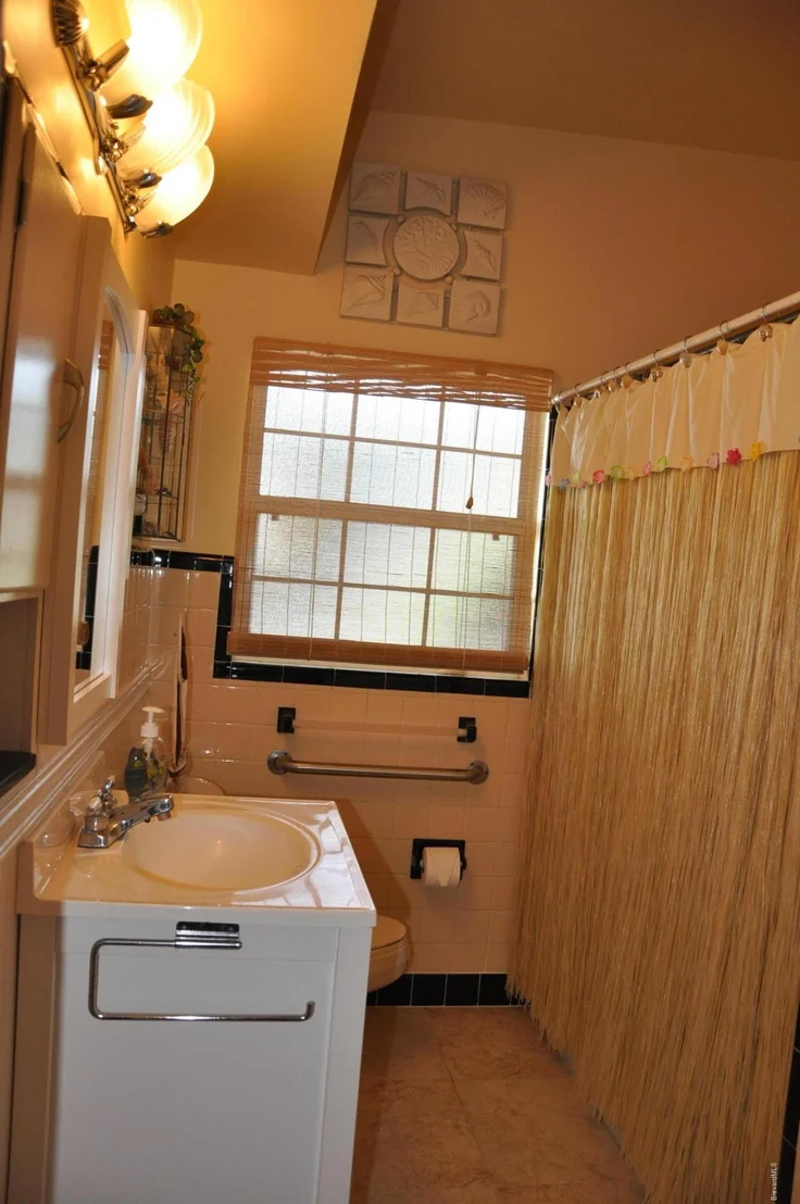 Photo of 123 2nd Avenue