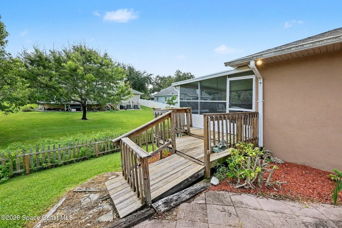 Photo of 1019 Mandarin Drive NE