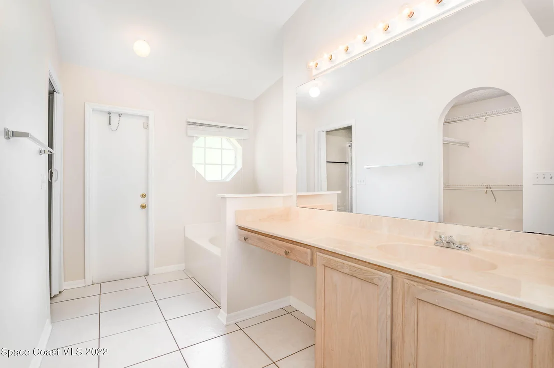 Photo of 1736 Vista Lake Circle