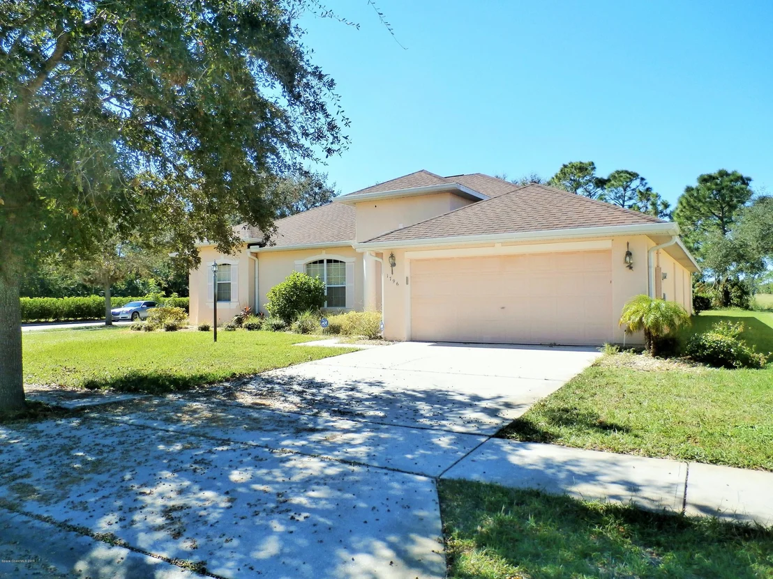 Photo of 1796 Windbrook Drive SE
