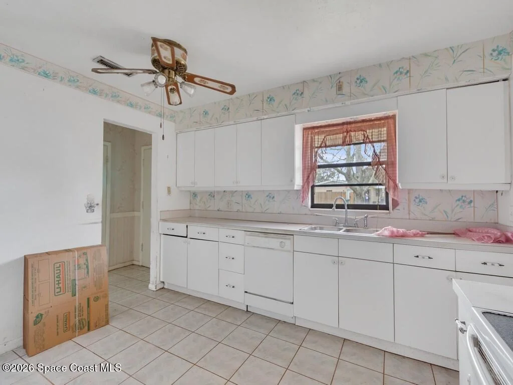 Photo of 1076 Madrid Road