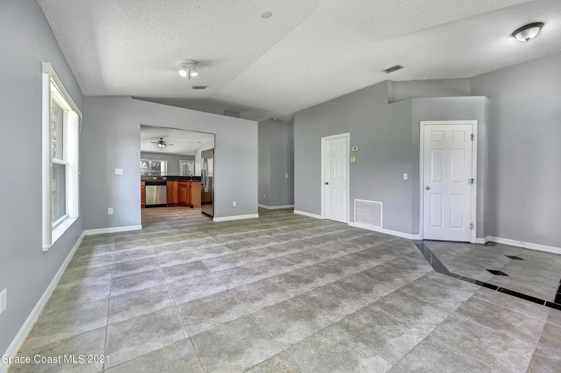 Photo of 2560 Stratford Pointe Drive