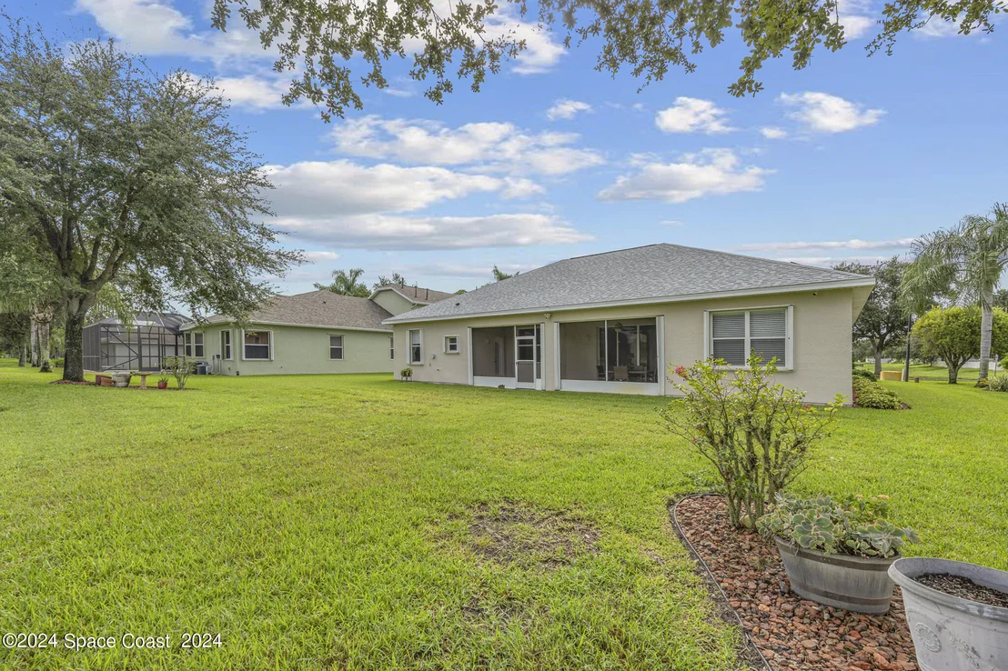 Photo of 1878 Windbrook Drive SE