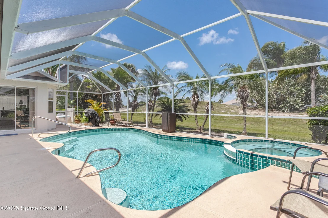 Photo of 2386 Golf Vista Boulevard