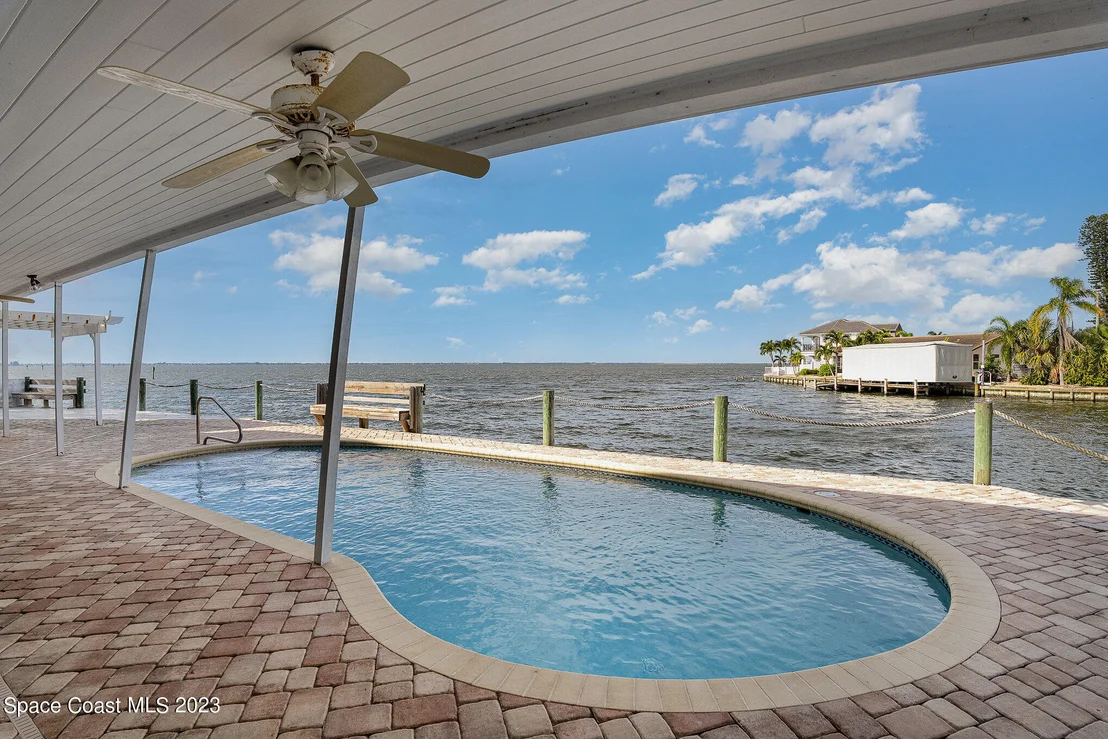 Photo of 472 Carmine Drive