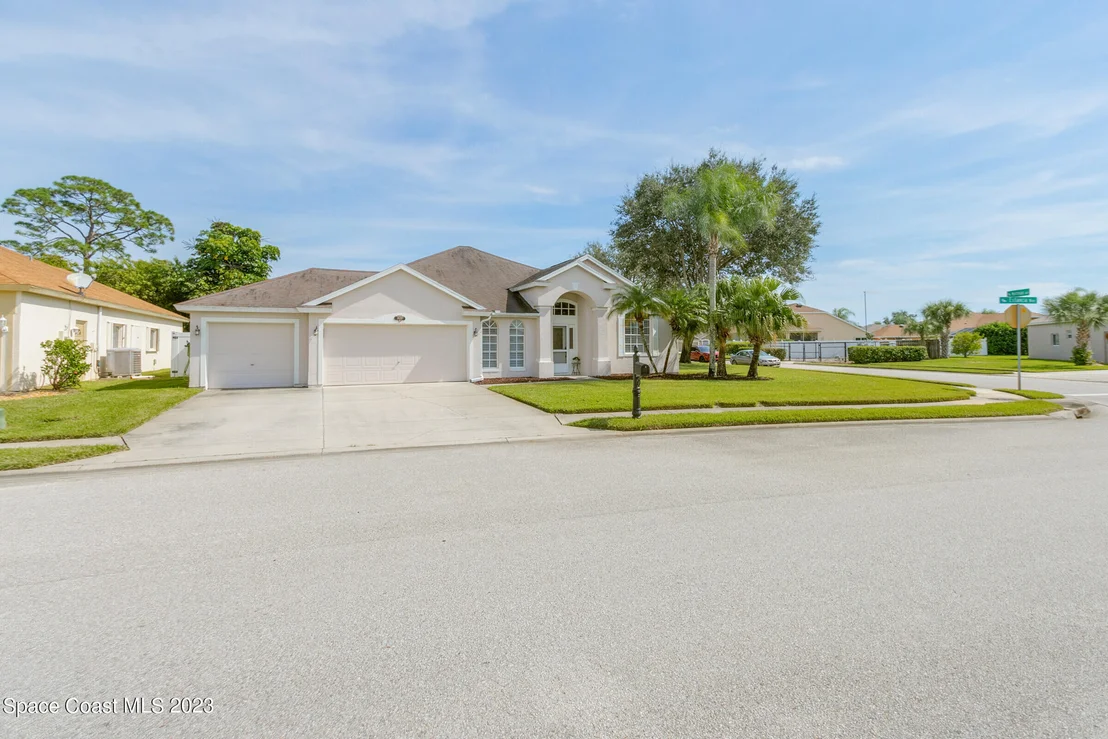 Photo of 4033 Estancia Way