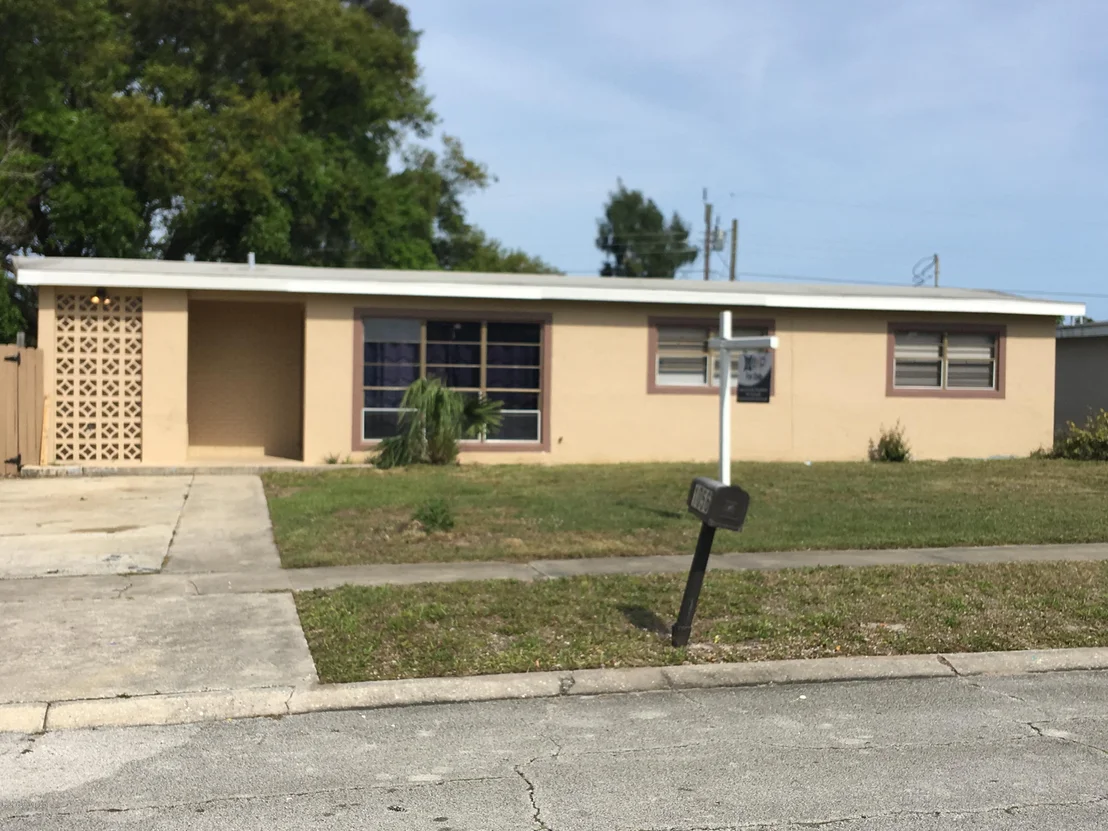 Photo of 1056 Cabot Drive NE