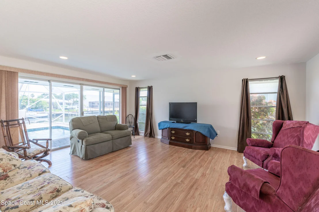 Photo of 483 Sandpiper Drive