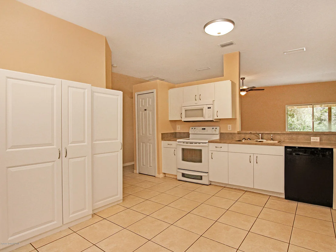 Photo of 1666 Talbott Street SE