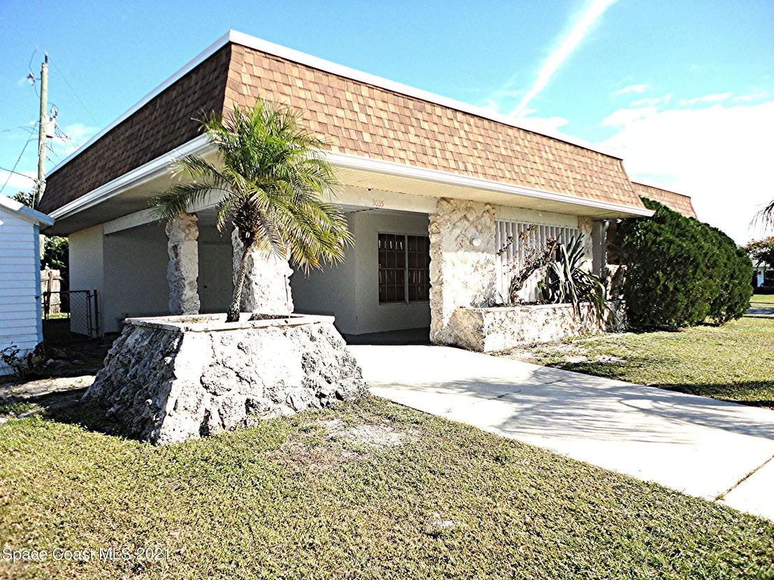 Photo of 3035 Edgewood Drive NE
