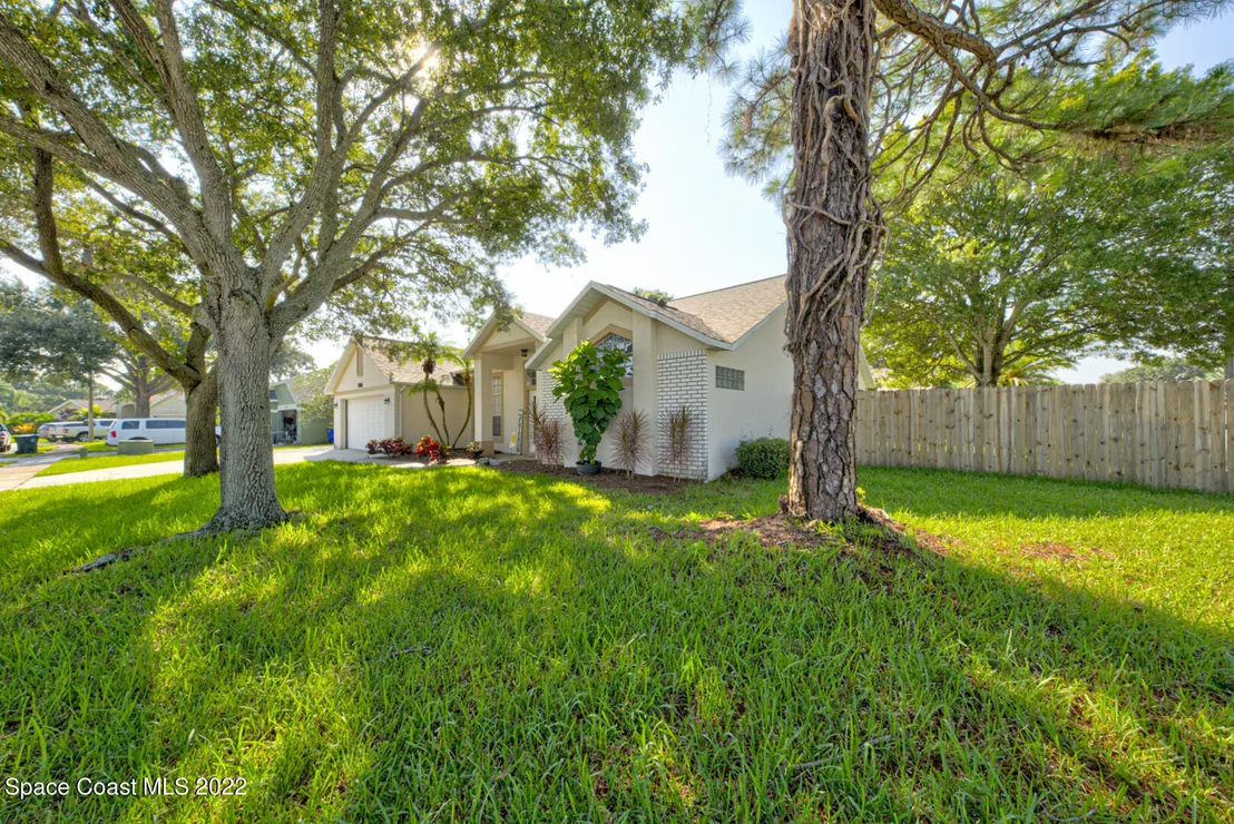 Photo of 985 Pelican Lane