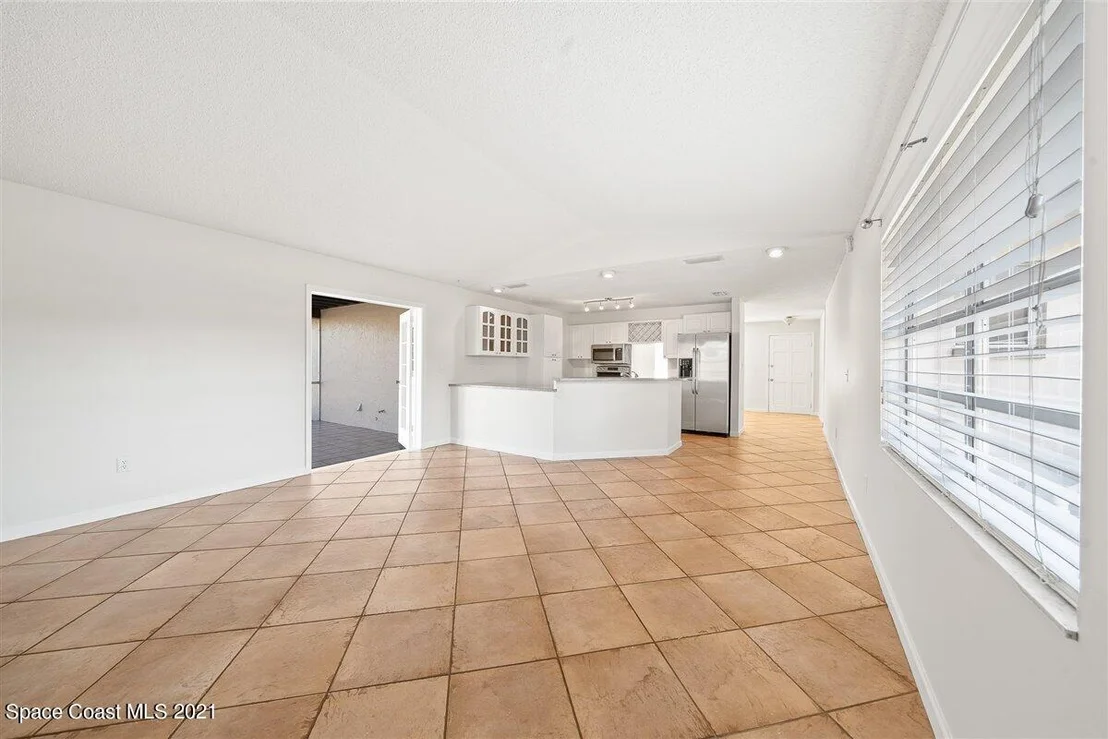 Photo of 550 Ford Circle W