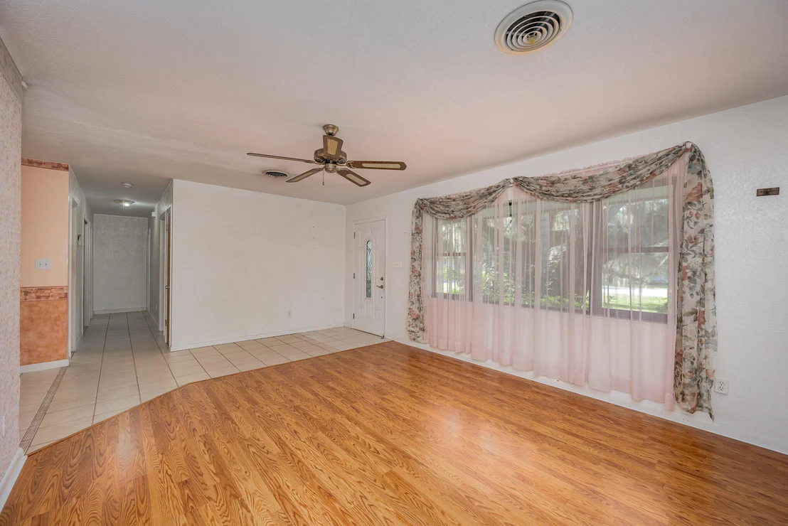 Photo of 981 Lytton Road
