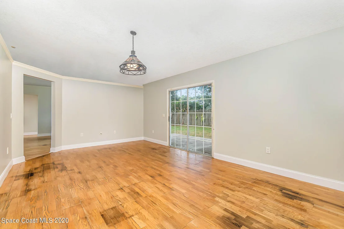 Photo of 216 Oak Lake Road