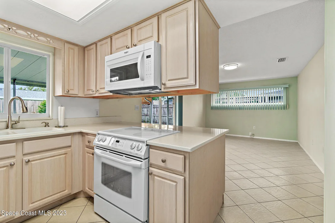 Photo of 909 Kings Post Road