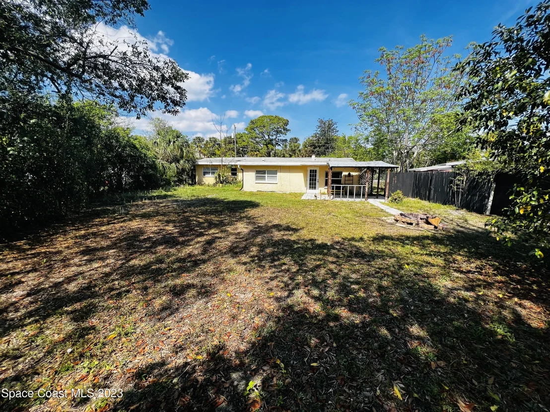 Photo of 305 Iris Street