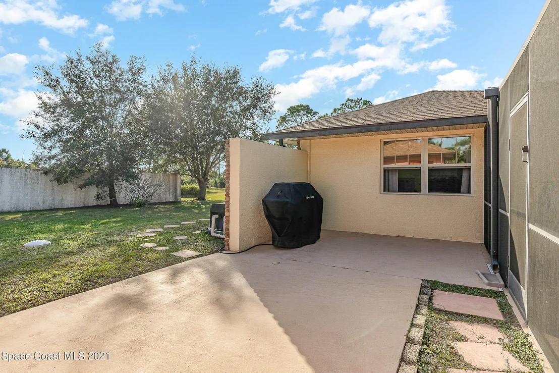 Photo of 2555 Macdonald Lane