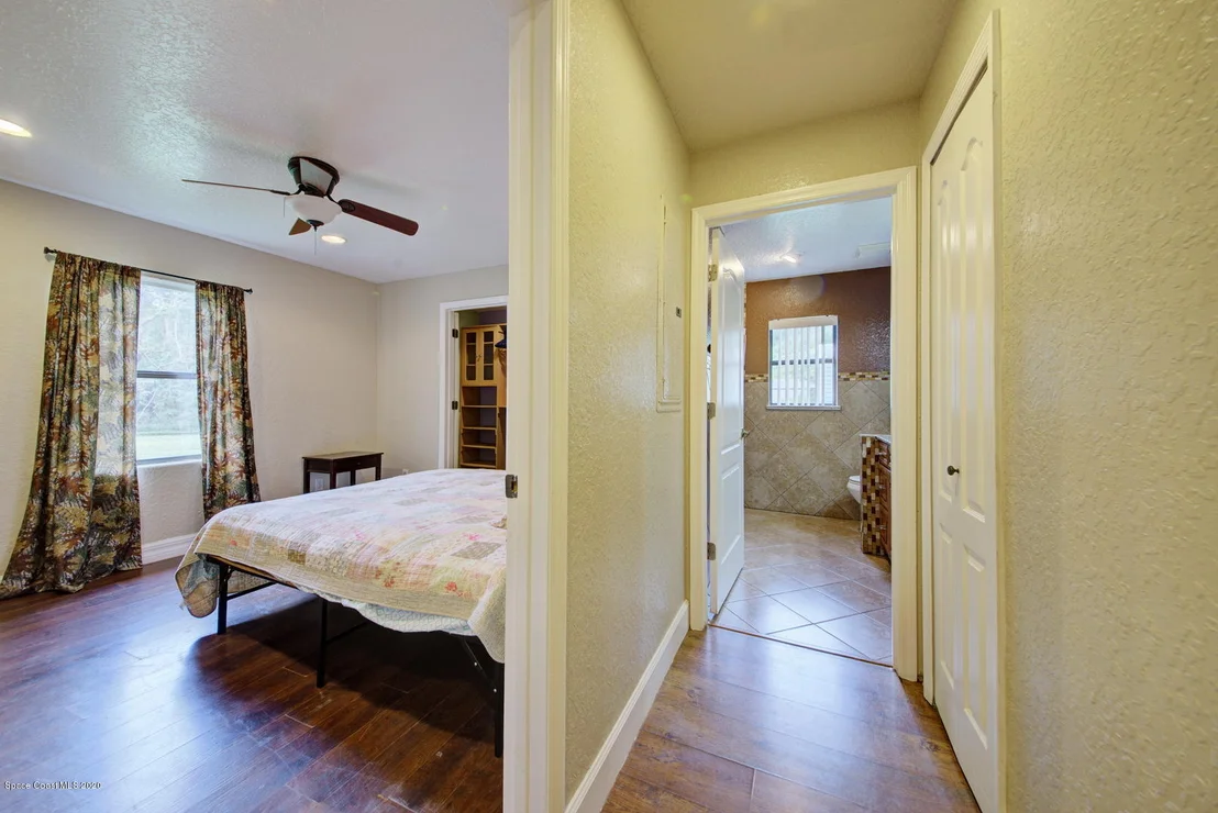 Photo of 1043 Green Road