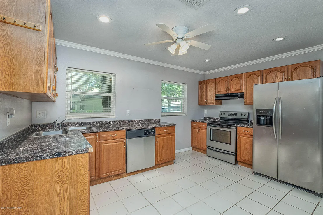 Photo of Unit 7 at 1475 Beechfern Drive