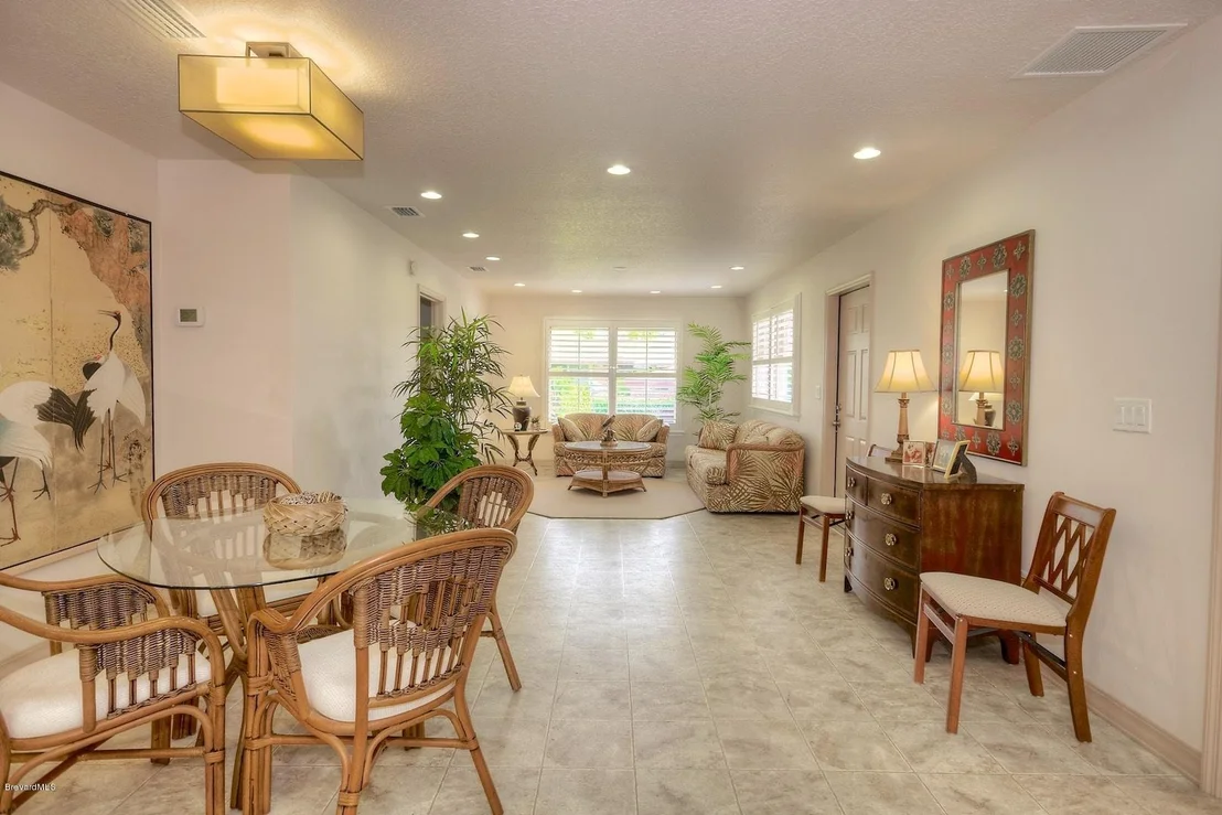 Photo of 212 Chalet Avenue
