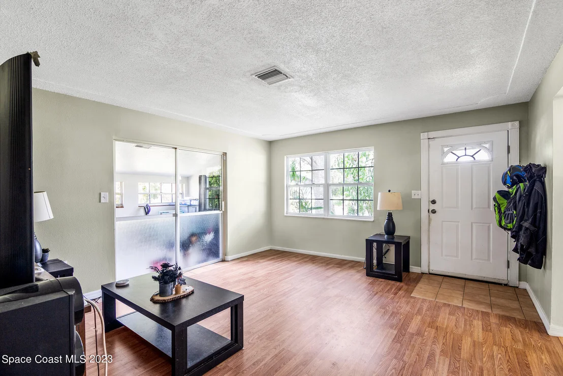 Photo of 2429 Victor Road