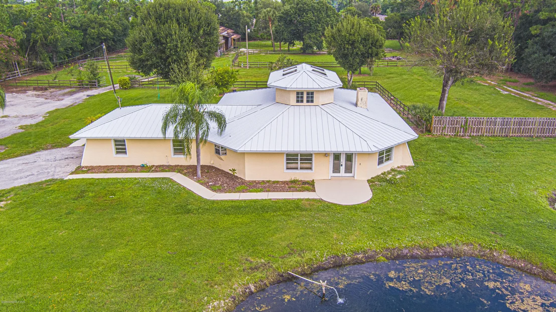 Photo of 4300 Pinewood Road