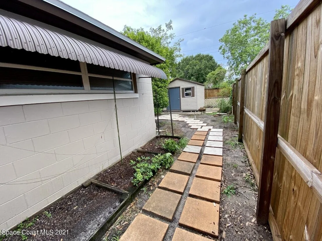 Photo of 937 Kings Post Road