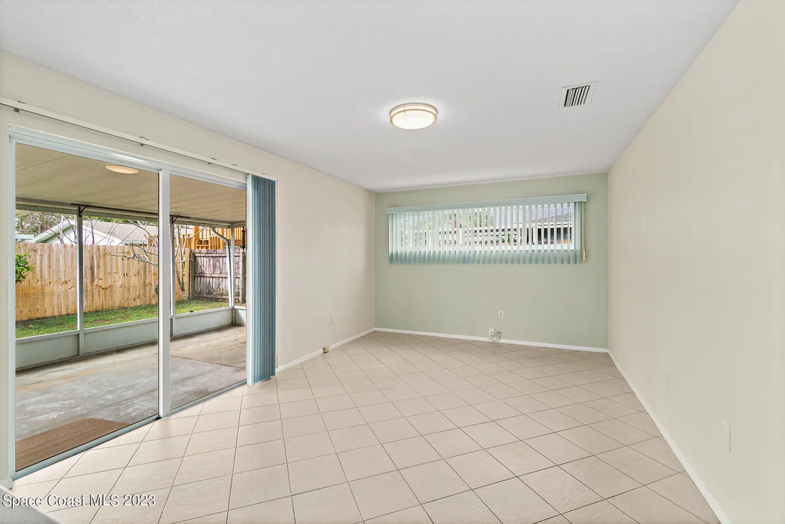 Photo of 909 Kings Post Road