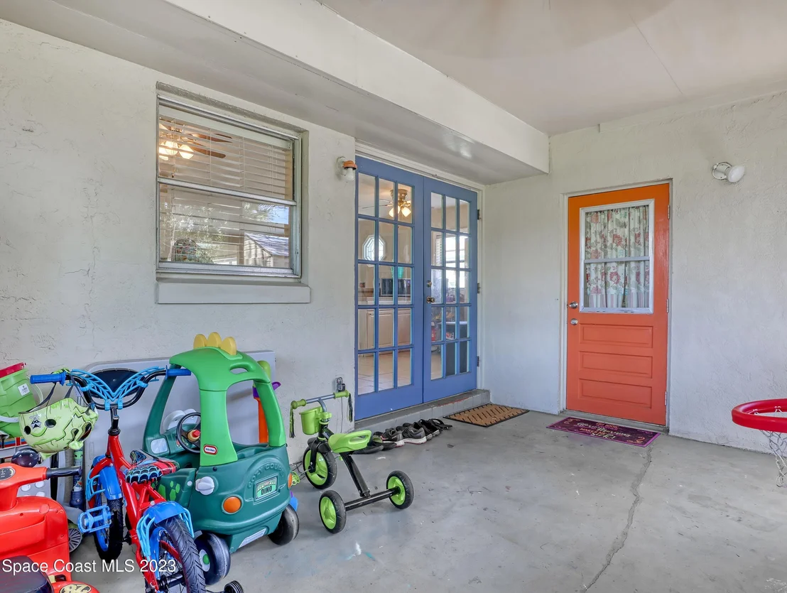 Photo of 695 Teak Drive