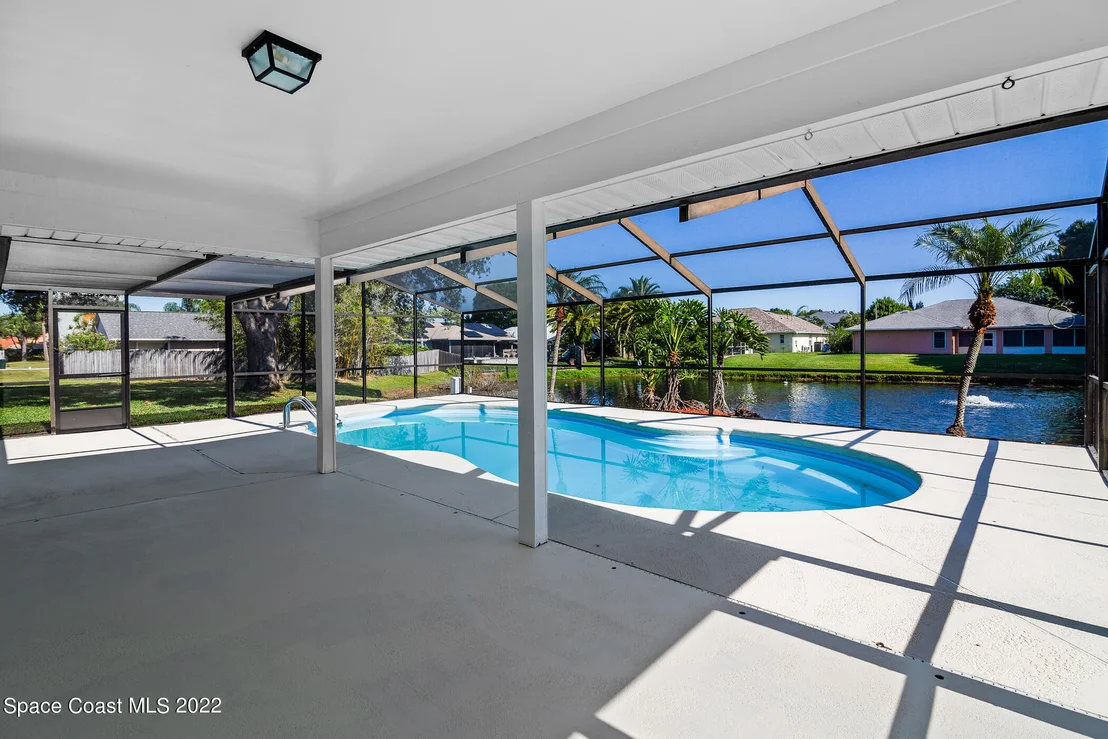 Photo of 1344 Heritage Acres Boulevard