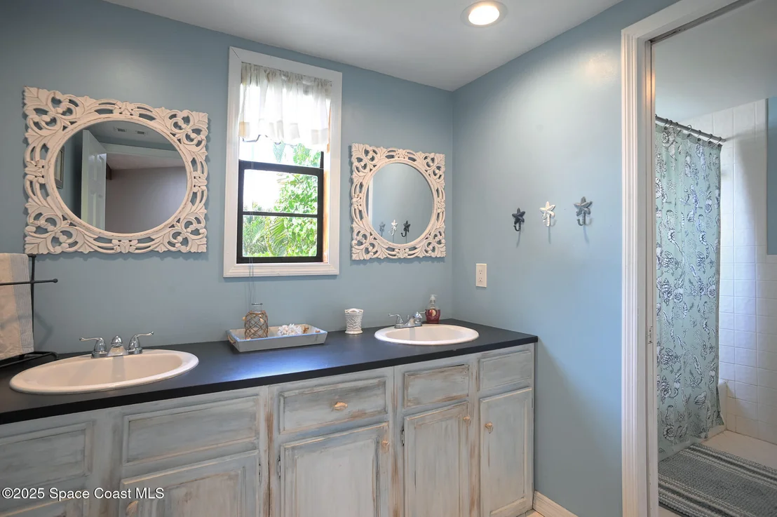 Photo of 5875 Riverside Drive