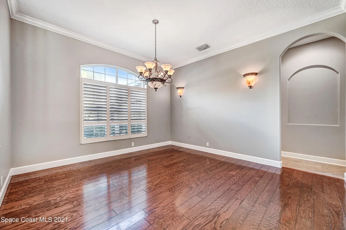 Photo of 882 Oak Park Drive