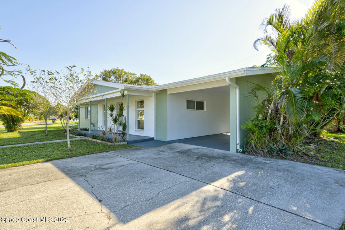 Photo of 1121 Daytona Drive NE