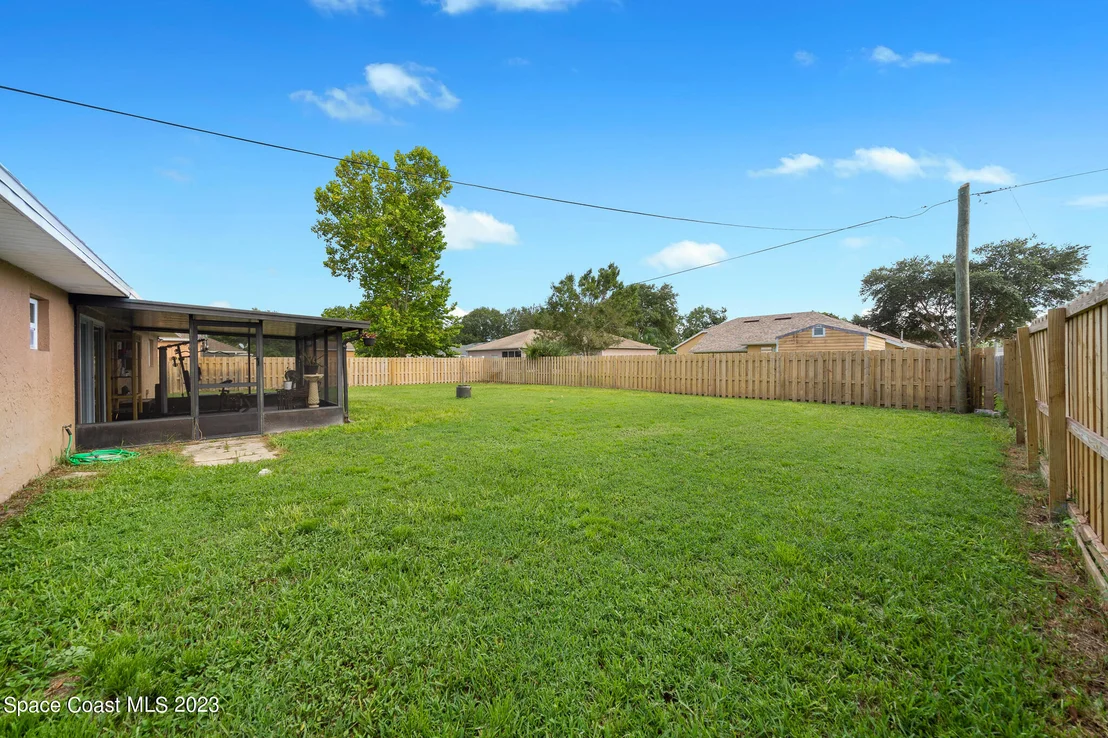 Photo of 990 Emerald Road SE