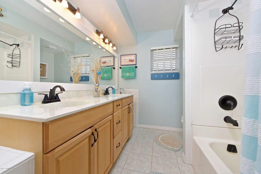 Photo of 770 Hibiscus Drive