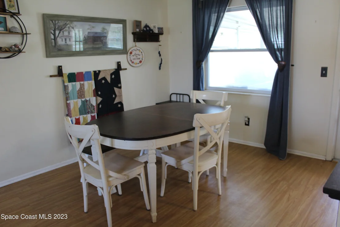Photo of 2780 Locksley Road