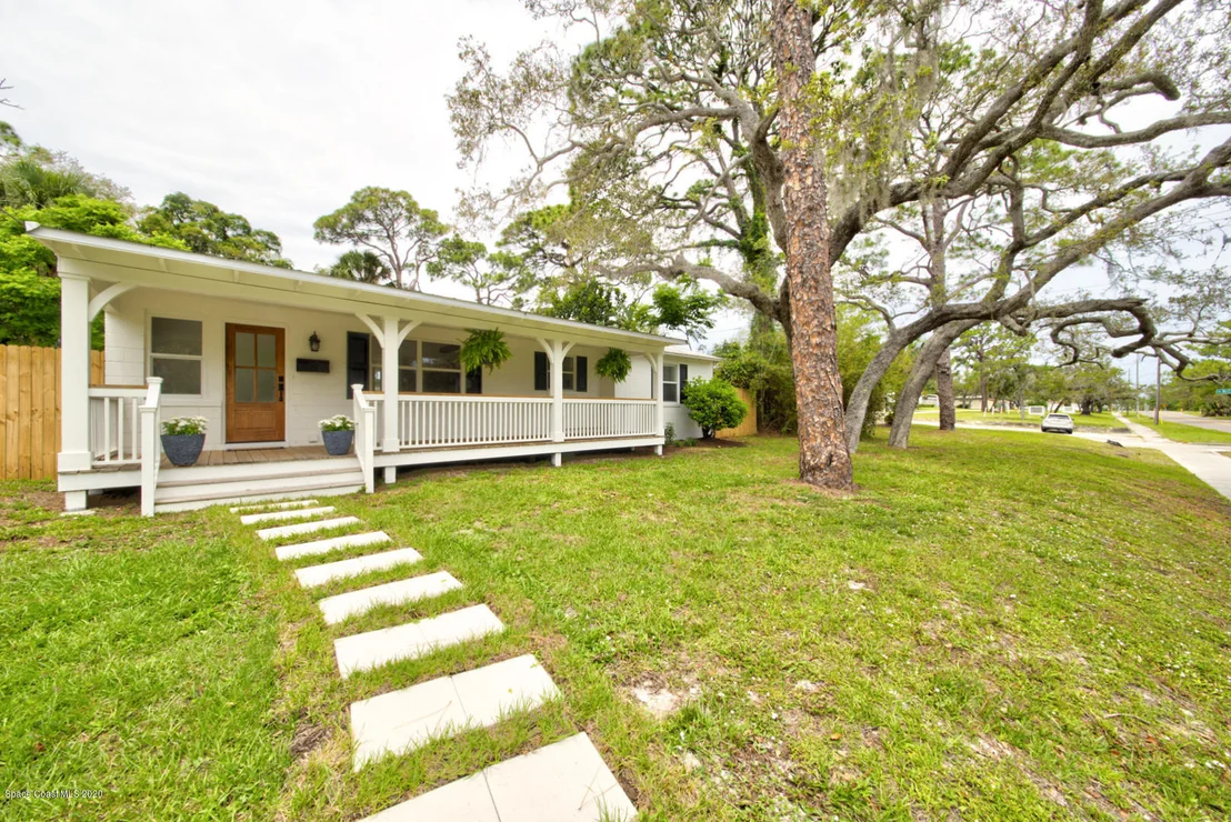Photo of 1882 Pineapple Avenue