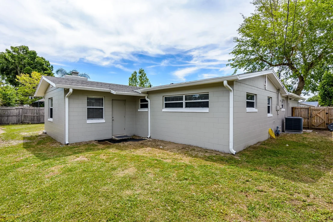 Photo of 932 Kings Post Road