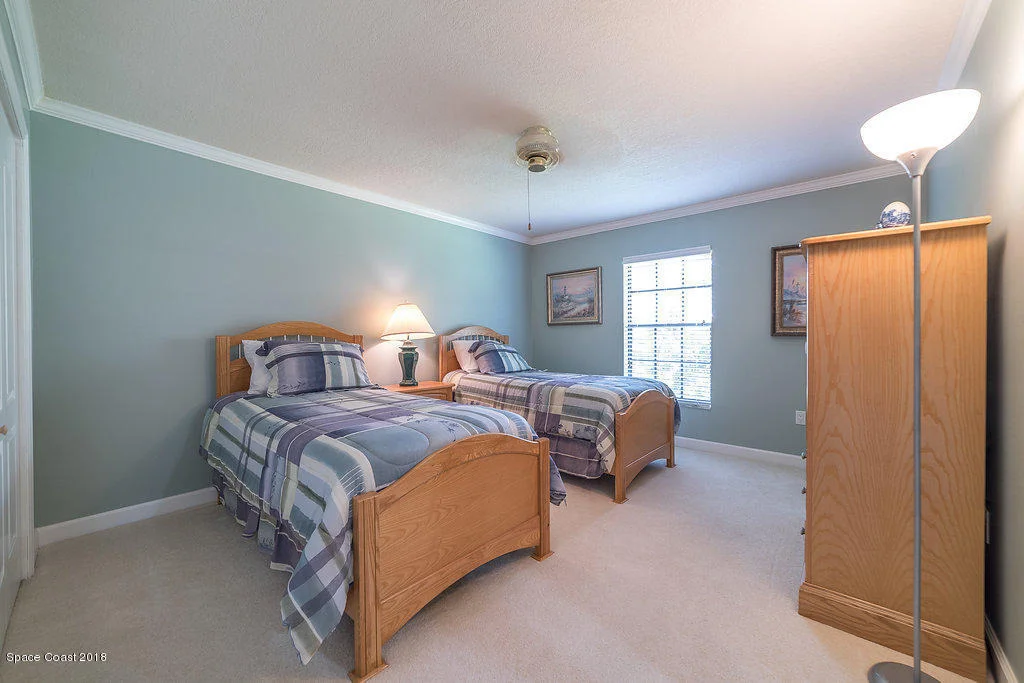 Photo of 1401 Meadowbrook Road NE