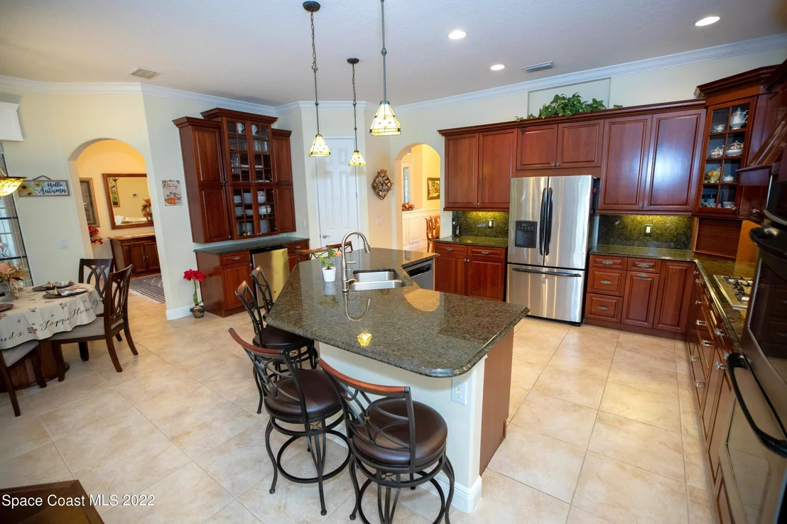Photo of 2112 Windbrook Drive SE