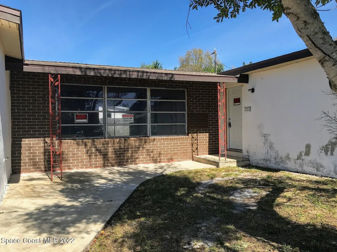 Photo of 1886 Ixora Drive W