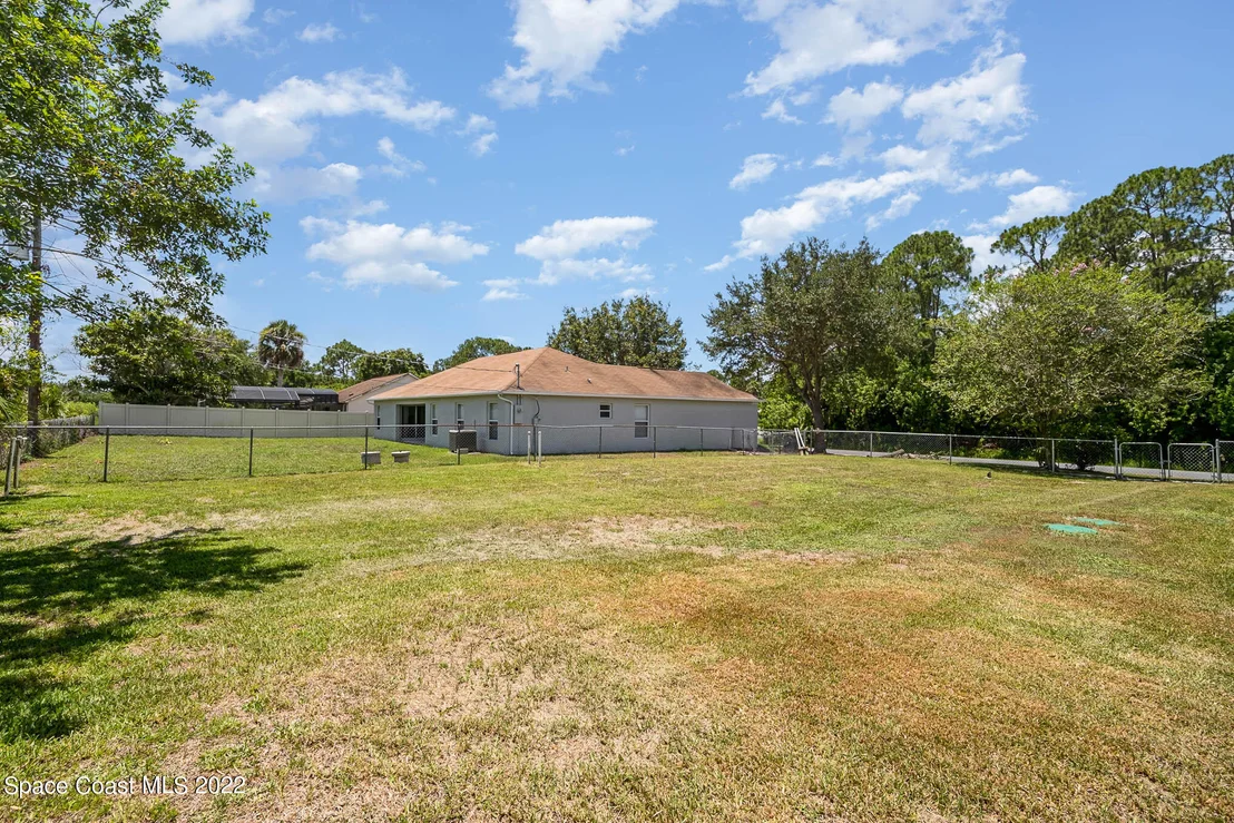 Photo of 1749 Tharp Road SE