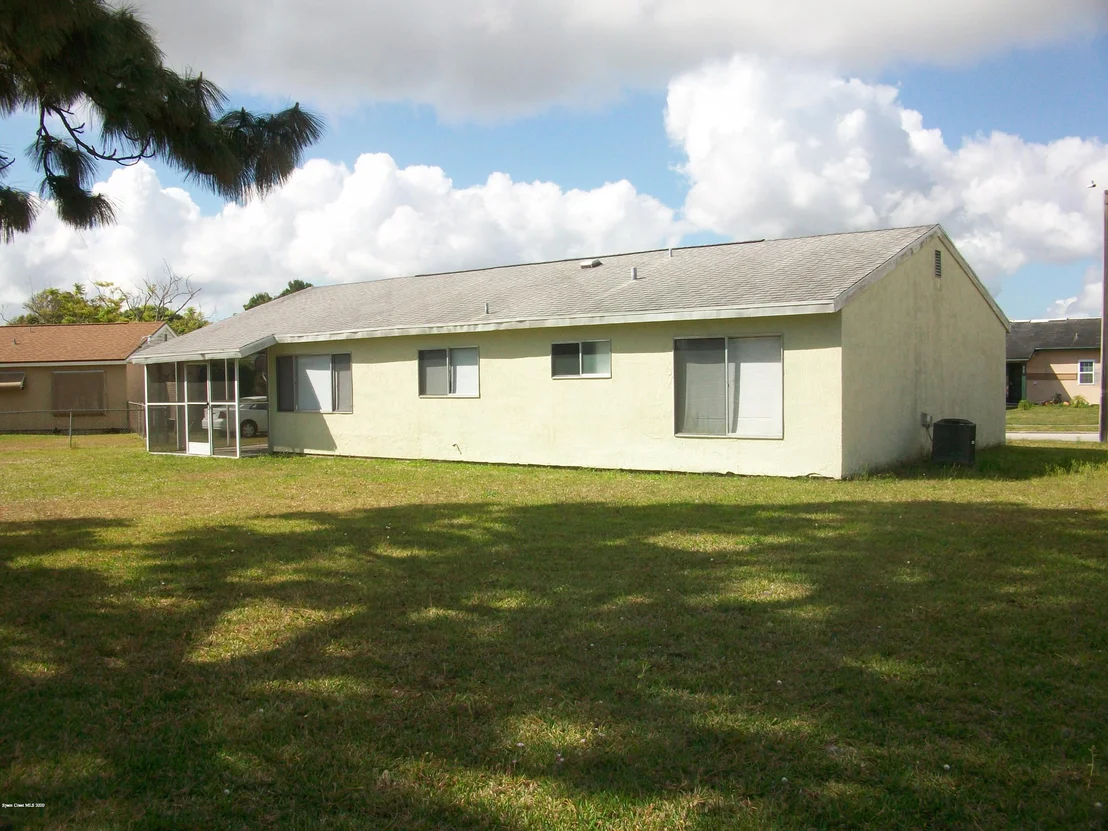 Photo of 1480 Carr Circle NE