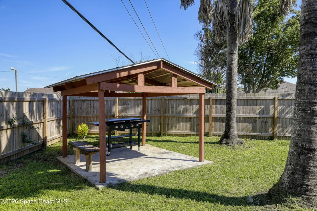 Photo of 449 NE Gilbert Drive NE