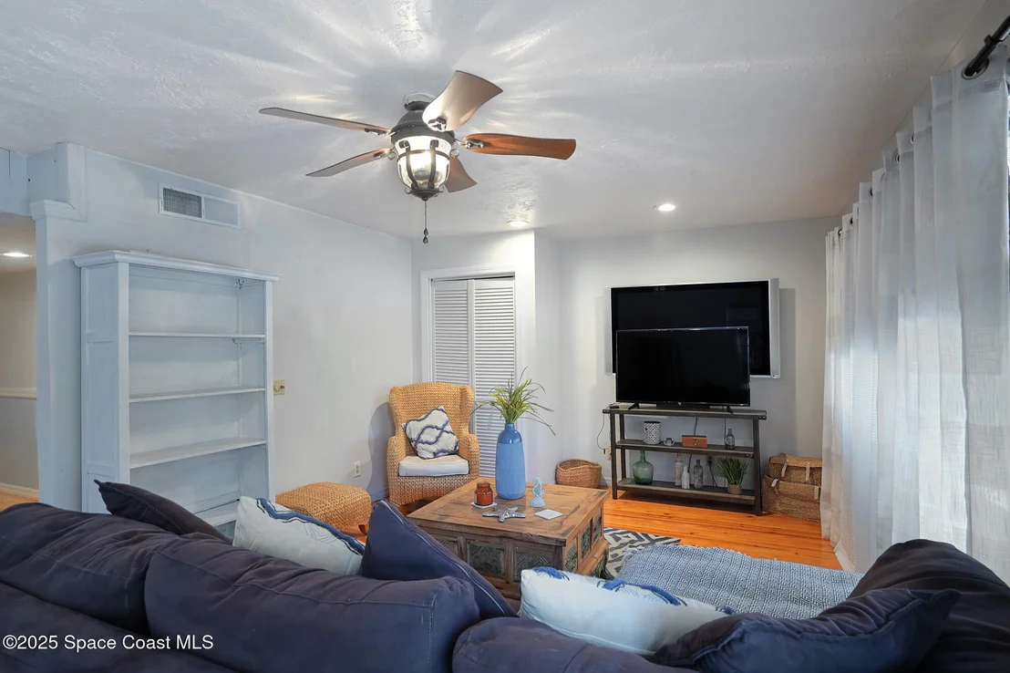 Photo of 5875 Riverside Drive