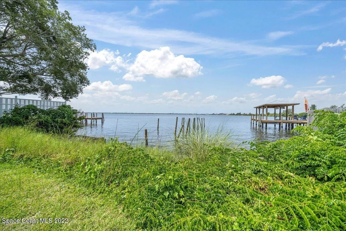 Photo of 300 S Riverside Drive