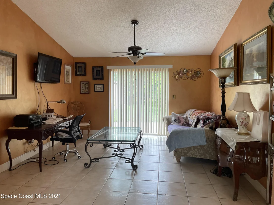 Photo of 751 Becker Avenue NE