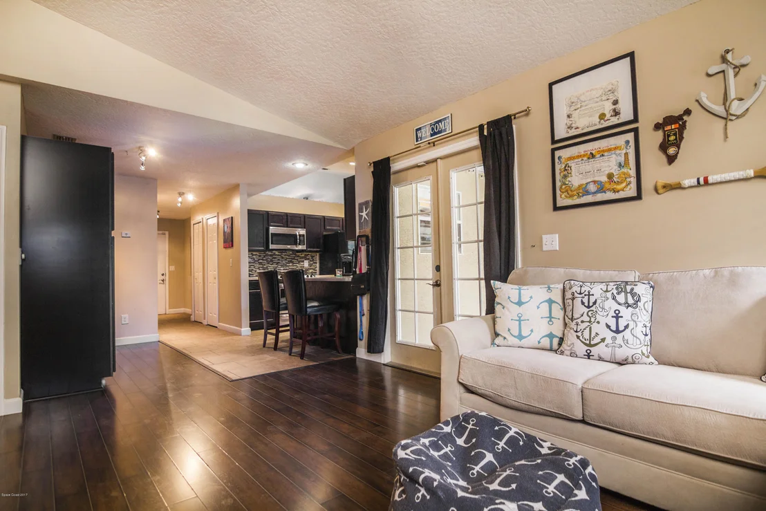 Photo of 6855 Cedar Avenue