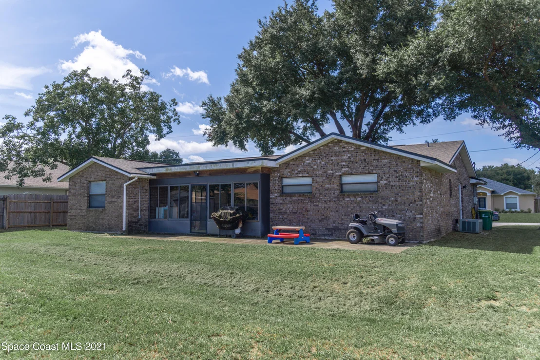 Photo of 5696 Beaverbrook Street