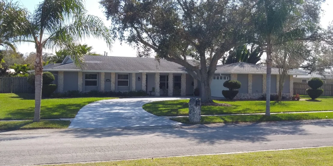 Photo of 653 Roberts Lane NE